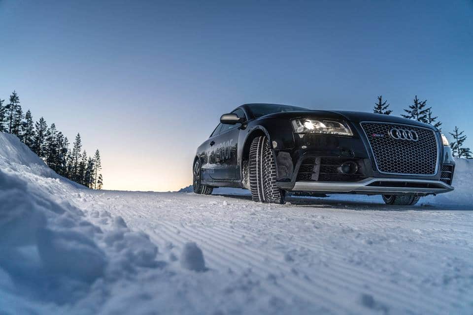 Audi avec des pneus Nokian dans la neige