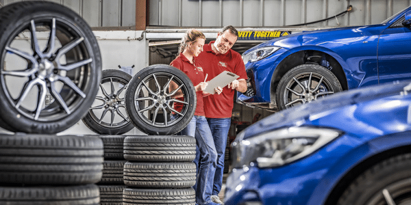 Comparatif pneus UHP Auto Motor und Sport : test pneu été en atelier