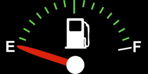 L’icône de la pompe à essence indique où est la trappe à carburant