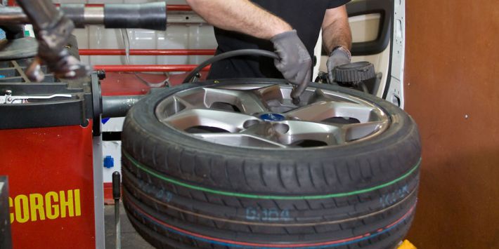 Le changement de pneus à domicile est un service de montage de pneus à domicile proposé par certaines enseignes spécialisées dans le pneumatique