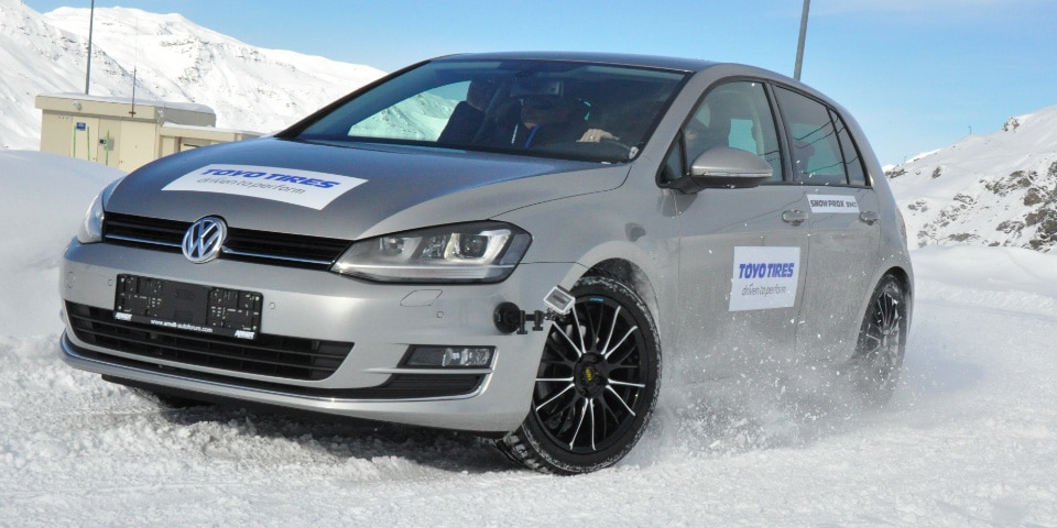 Toyo Volkswagen sur piste de neige