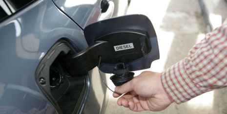 Carte grise ou trappe à essence : où trouver le type de carburant que consomme votre véhicule ?