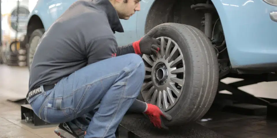Changement de pneu par un professionel